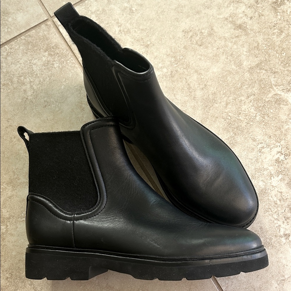 🆕 NWOB VINCE Cecyl Leather Ankle Boot, Size 7